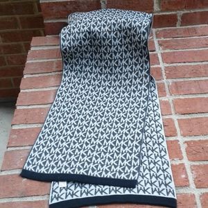 MICHAEL KORS Charcoal Gray/Light Gray Logo Stretch Scarf